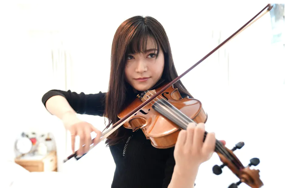 バイオリニスト 中村里奈さん